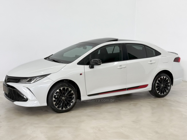 TOYOTA - COROLLA - 2023/2024 - Branca - R$ 171.900,00