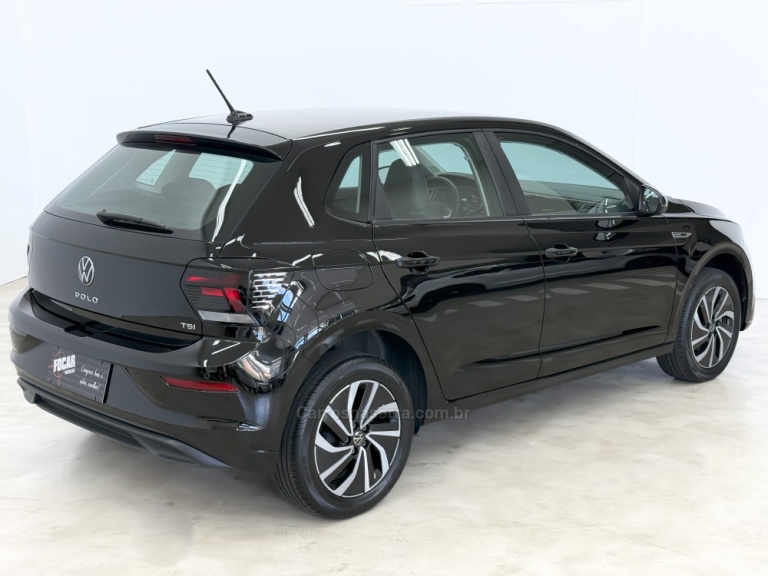 VOLKSWAGEN - POLO - 2023/2024 - Preta - R$ 104.900,00