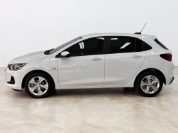 CHEVROLET - ONIX - 2022/2023 - Branca - R$ 87.900,00