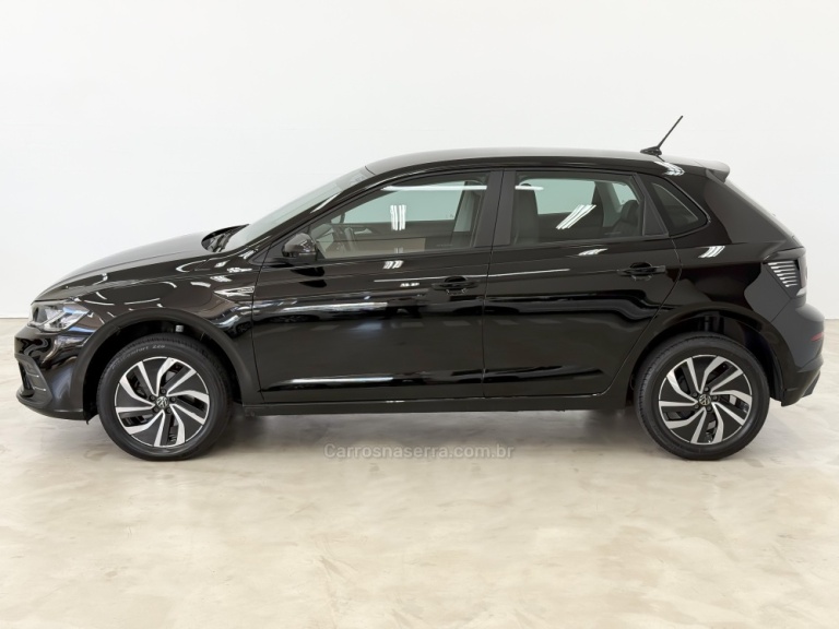 VOLKSWAGEN - POLO - 2023/2024 - Preta - R$ 104.900,00