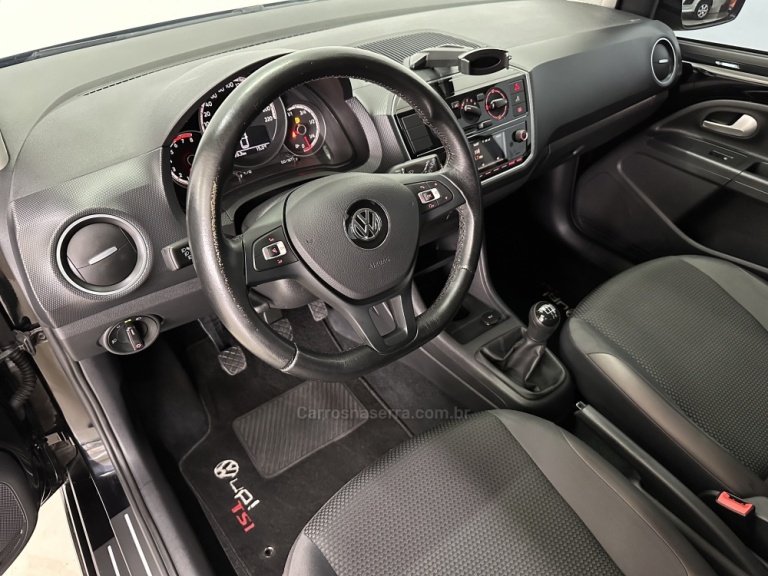 VOLKSWAGEN - UP - 2019/2020 - Preta - R$ 68.900,00