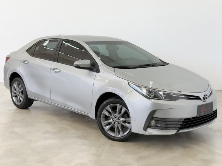 TOYOTA - COROLLA - 2018/2019 - Prata - R$ 108.900,00