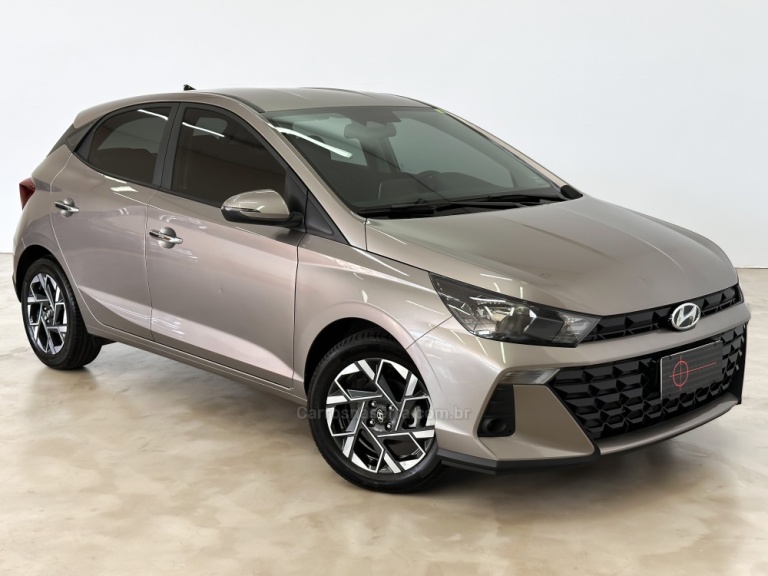 HYUNDAI - HB20 - 2023/2024 - Prata - R$ 108.900,00