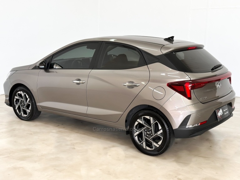 HYUNDAI - HB20 - 2023/2024 - Prata - R$ 108.900,00