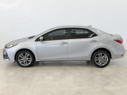 TOYOTA - COROLLA - 2018/2019 - Prata - R$ 108.900,00