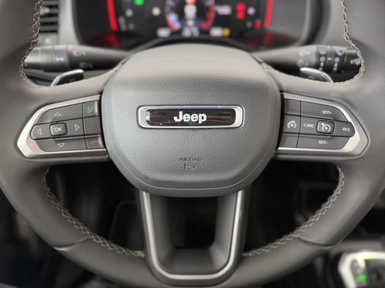 JEEP - RENEGADE - 2022/2023 - Preta - R$ 117.900,00