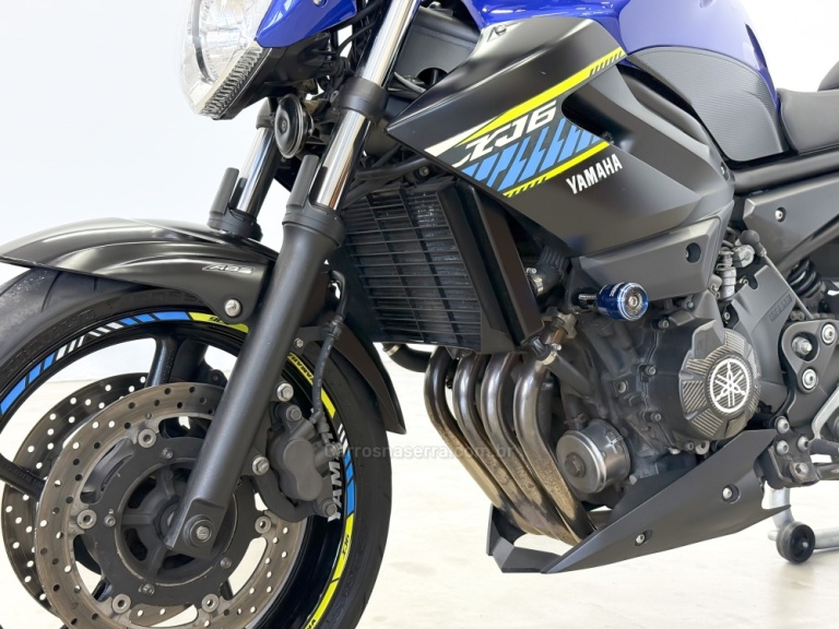 YAMAHA - XJ6 N - 2018/2019 - Azul - R$ 49.900,00