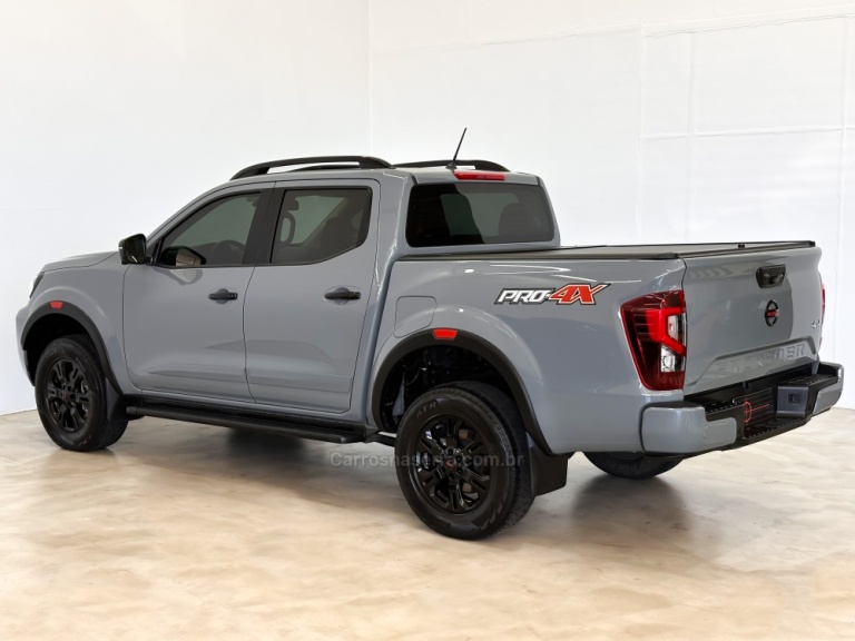 NISSAN - FRONTIER - 2022/2023 - Cinza - R$ 234.900,00