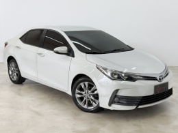 TOYOTA - COROLLA - 2018/2019 - Branca - R$ 107.900,00