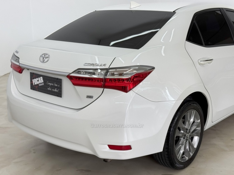 TOYOTA - COROLLA - 2018/2019 - Branca - R$ 107.900,00