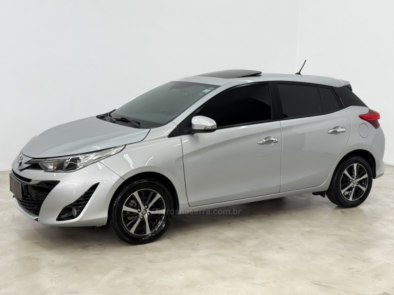 TOYOTA - YARIS - 2018/2019 - Prata - R$ 84.900,00