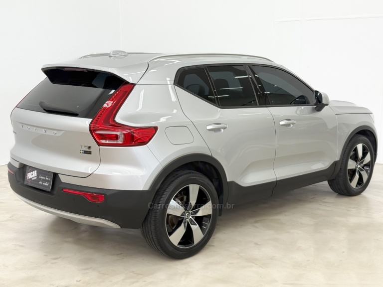 VOLVO - XC 40 - 2018/2019 - Prata - R$ 153.900,00