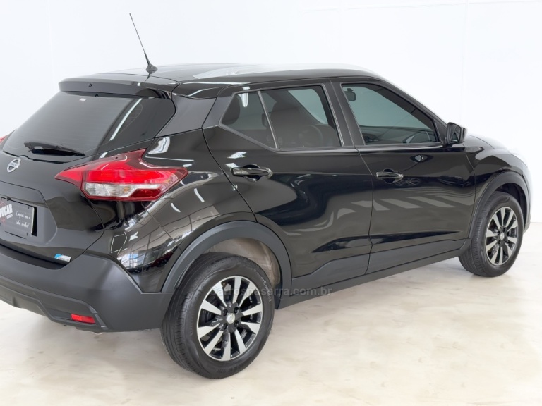 NISSAN - KICKS - 2017/2018 - Preta - R$ 83.500,00