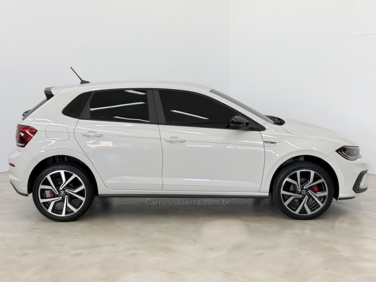 VOLKSWAGEN - POLO - 2023/2023 - Branca - R$ 128.900,00