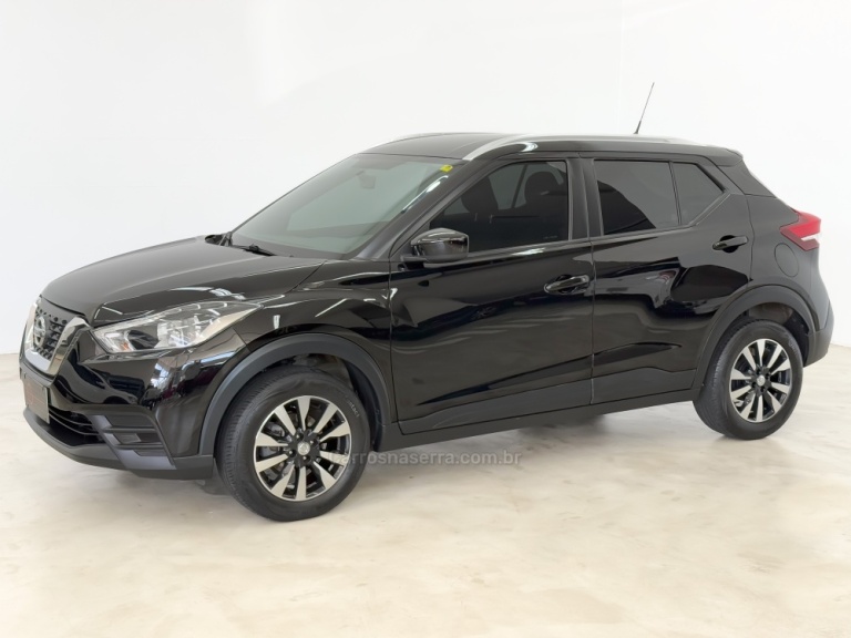 NISSAN - KICKS - 2017/2018 - Preta - R$ 83.500,00