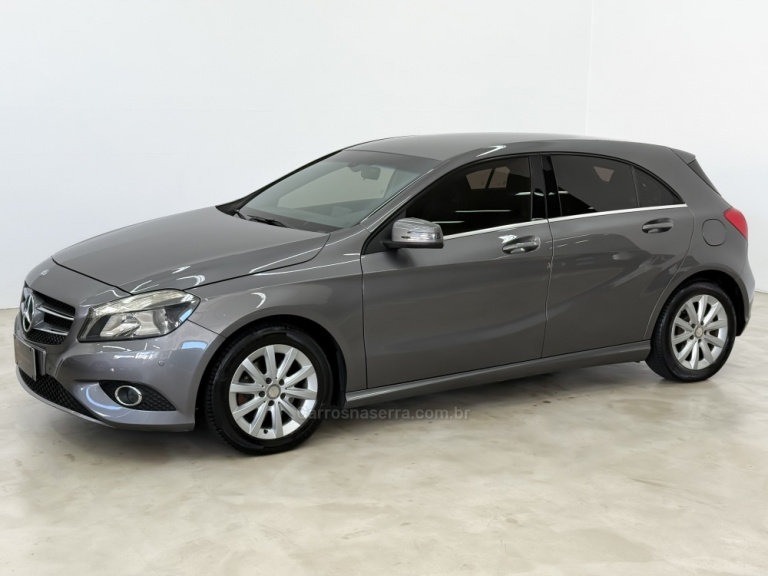 MERCEDES-BENZ - A 200 - 2014/2015 - Cinza - R$ 83.900,00