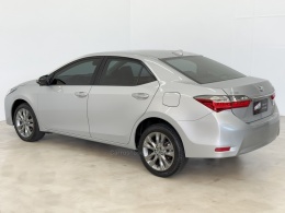 TOYOTA - COROLLA - 2018/2019 - Prata - R$ 108.900,00