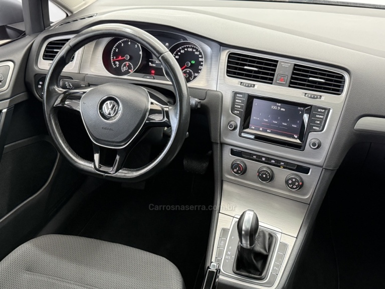 VOLKSWAGEN - GOLF - 2015/2015 - Prata - R$ 77.900,00