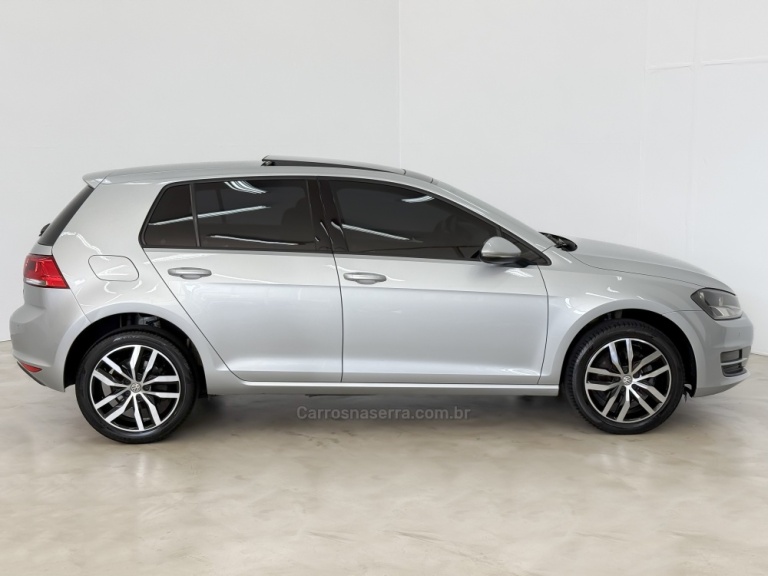 VOLKSWAGEN - GOLF - 2015/2015 - Prata - R$ 77.900,00