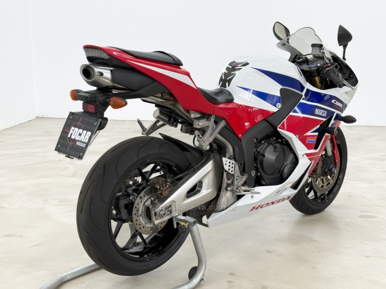 HONDA - CBR 600RR - 2014/2014 - Branca - R$ 59.900,00