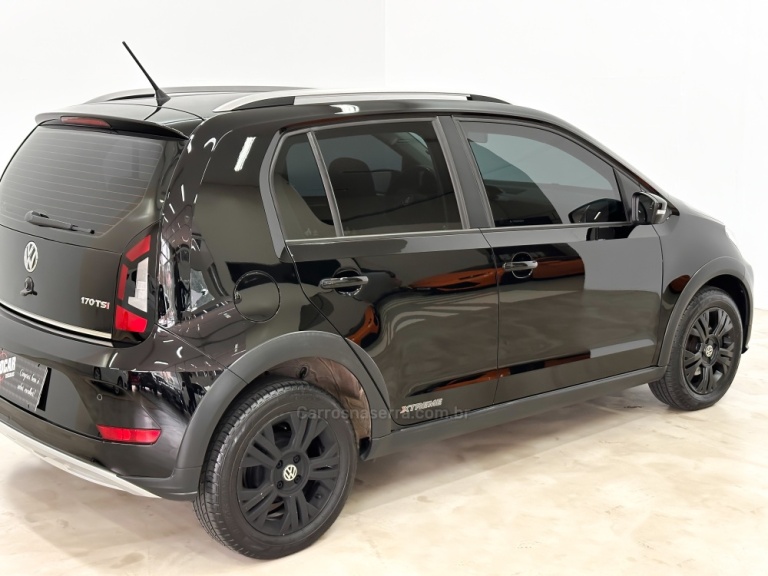 VOLKSWAGEN - UP - 2019/2020 - Preta - R$ 68.900,00