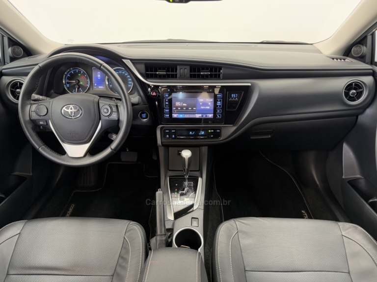 TOYOTA - COROLLA - 2018/2019 - Prata - R$ 108.900,00