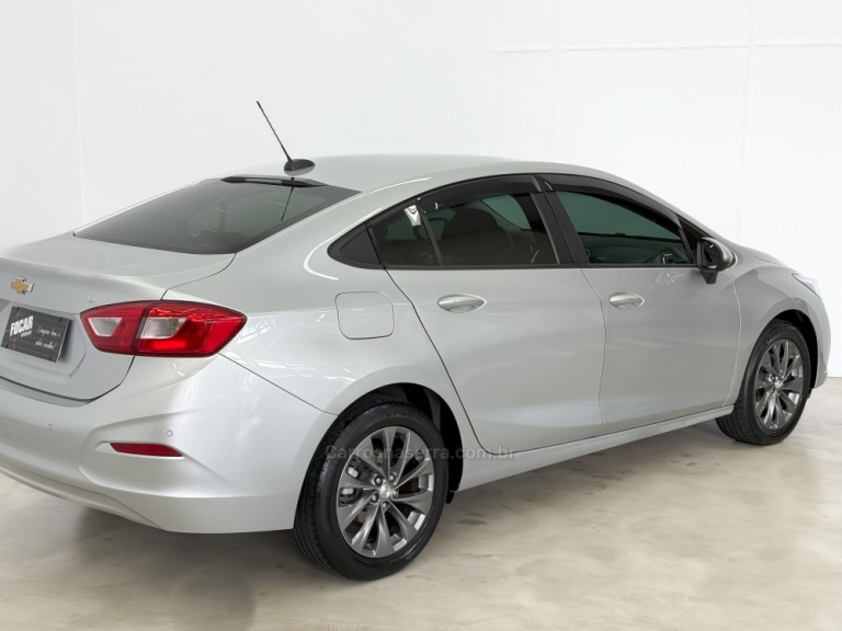 CHEVROLET - CRUZE - 2018/2018 - Prata - R$ 85.900,00