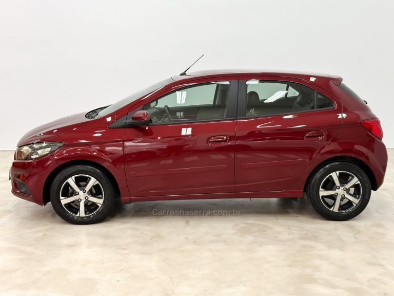 CHEVROLET - ONIX - 2016/2017 - Vermelha - R$ 62.900,00