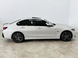 BMW - 330E - 2022/2023 - Branca - R$ 388.000,00