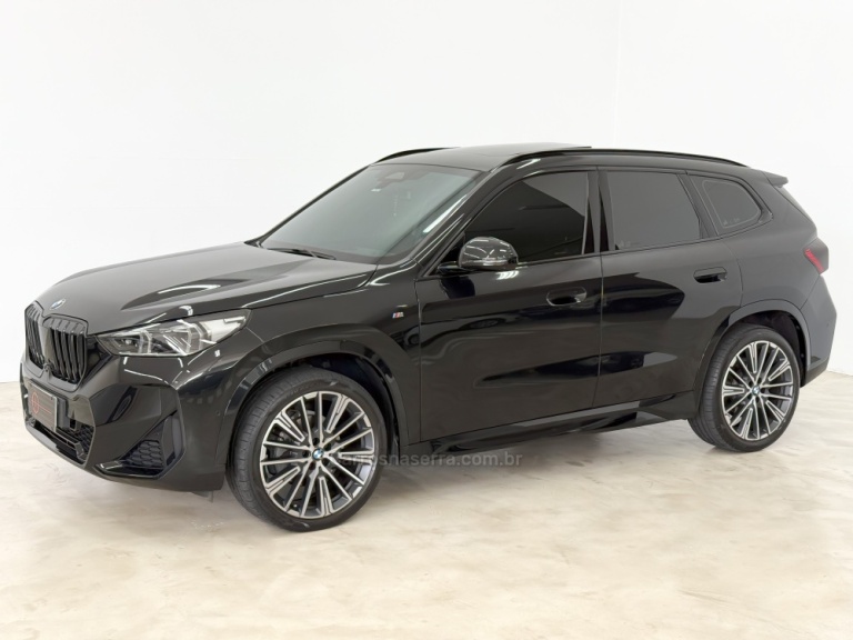 BMW - X1 - 2022/2023 - Preta - R$ 328.900,00