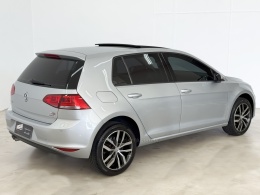 VOLKSWAGEN - GOLF - 2015/2015 - Prata - R$ 77.900,00