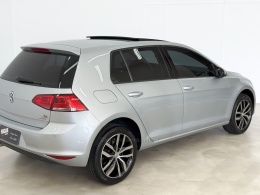 VOLKSWAGEN - GOLF - 2015/2015 - Prata - R$ 77.900,00