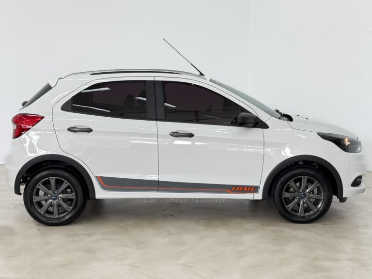 FORD - KA - 2017/2018 - Branca - R$ 53.900,00