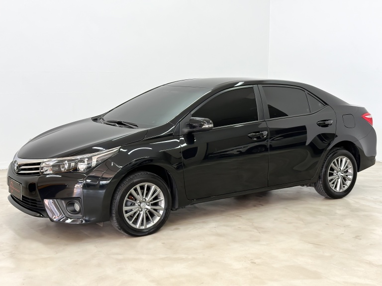 TOYOTA - COROLLA - 2016/2017 - Preta - R$ 94.900,00