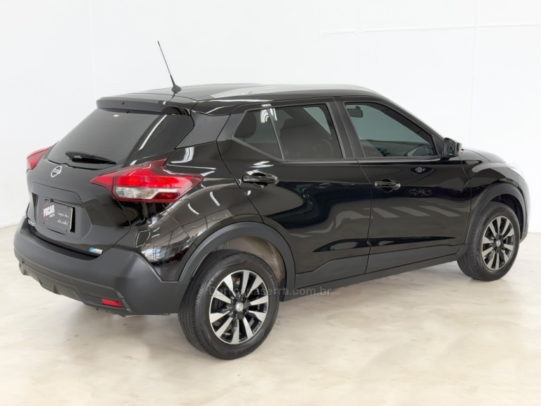 NISSAN - KICKS - 2017/2018 - Preta - R$ 83.500,00