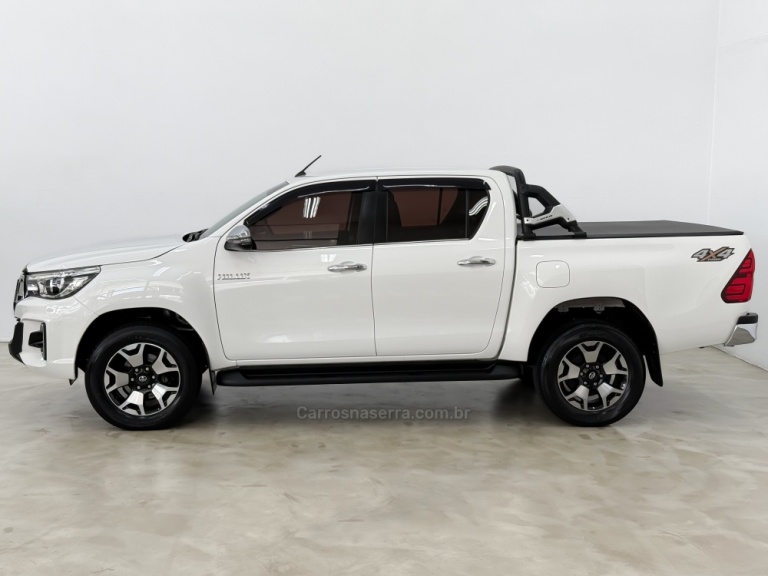 TOYOTA - HILUX - 2018/2019 - Branca - R$ 209.900,00