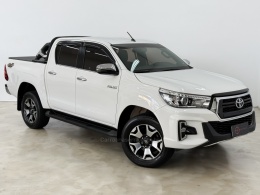 TOYOTA - HILUX - 2018/2019 - Branca - R$ 209.900,00