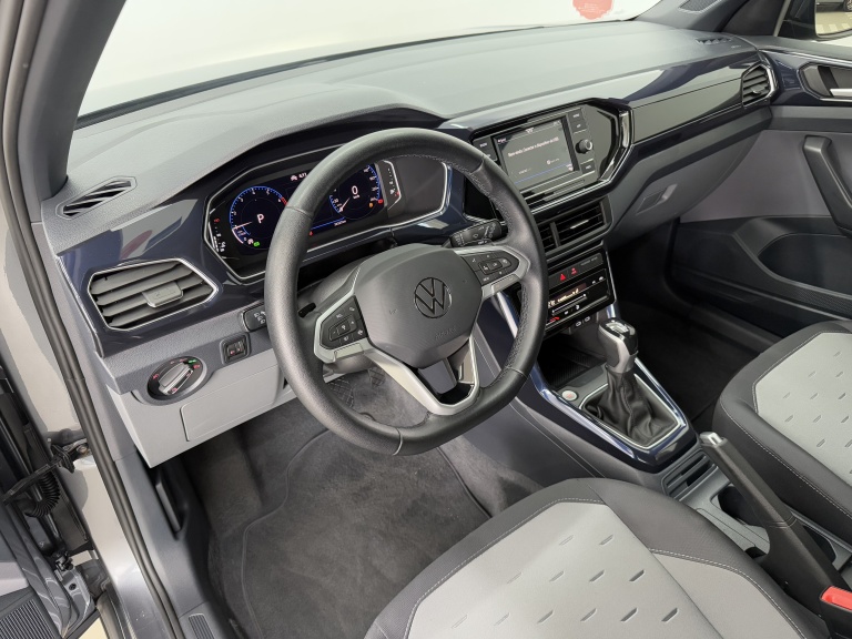 VOLKSWAGEN - T-CROSS - 2022/2023 - Cinza - R$ 119.900,00