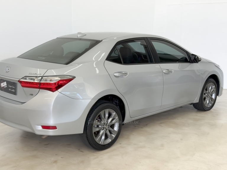 TOYOTA - COROLLA - 2018/2019 - Prata - R$ 108.900,00