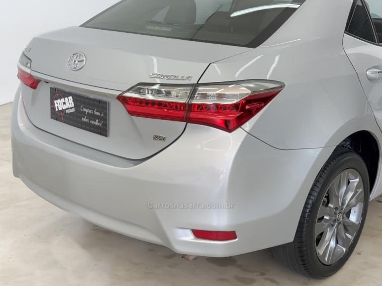 TOYOTA - COROLLA - 2018/2019 - Prata - R$ 108.900,00