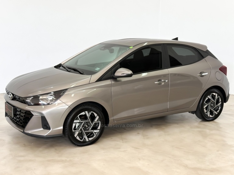 HYUNDAI - HB20 - 2023/2024 - Prata - R$ 108.900,00