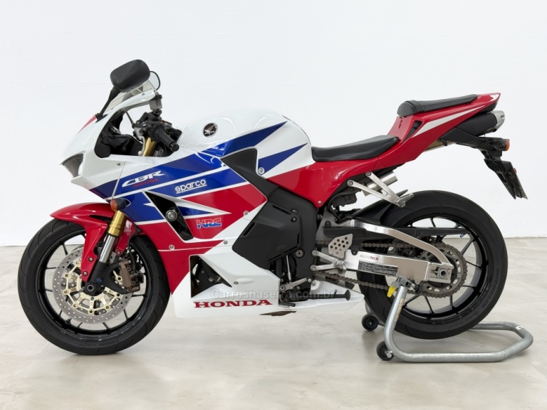 HONDA - CBR 600RR - 2014/2014 - Branca - R$ 59.900,00