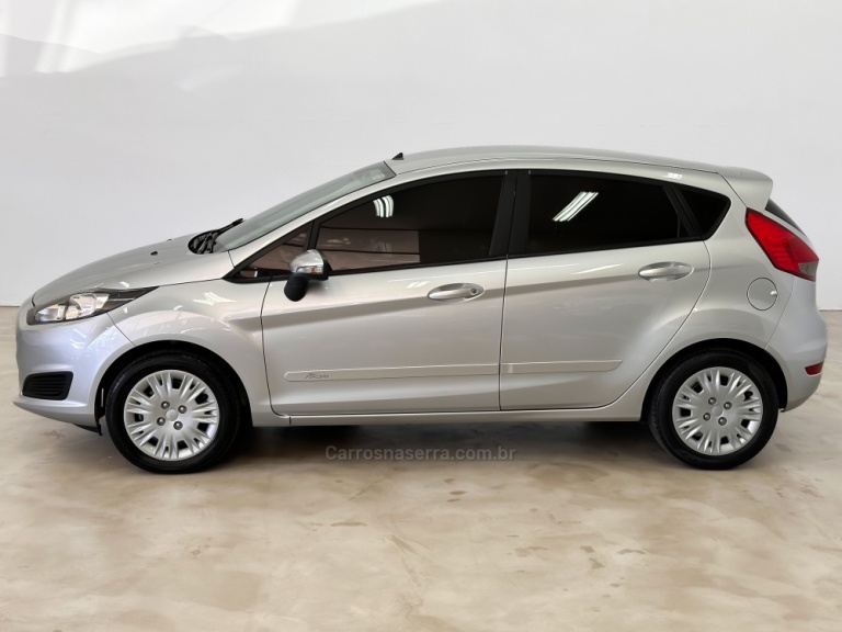 FORD - FIESTA - 2016/2017 - Prata - R$ 53.500,00