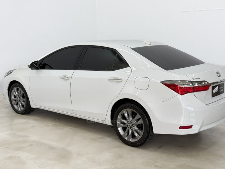 TOYOTA - COROLLA - 2018/2019 - Branca - R$ 107.900,00