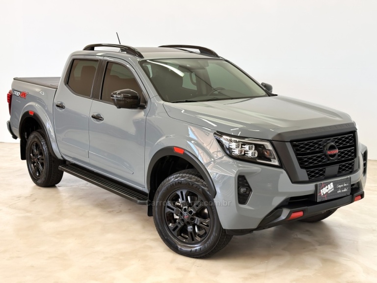 NISSAN - FRONTIER - 2022/2023 - Cinza - R$ 234.900,00