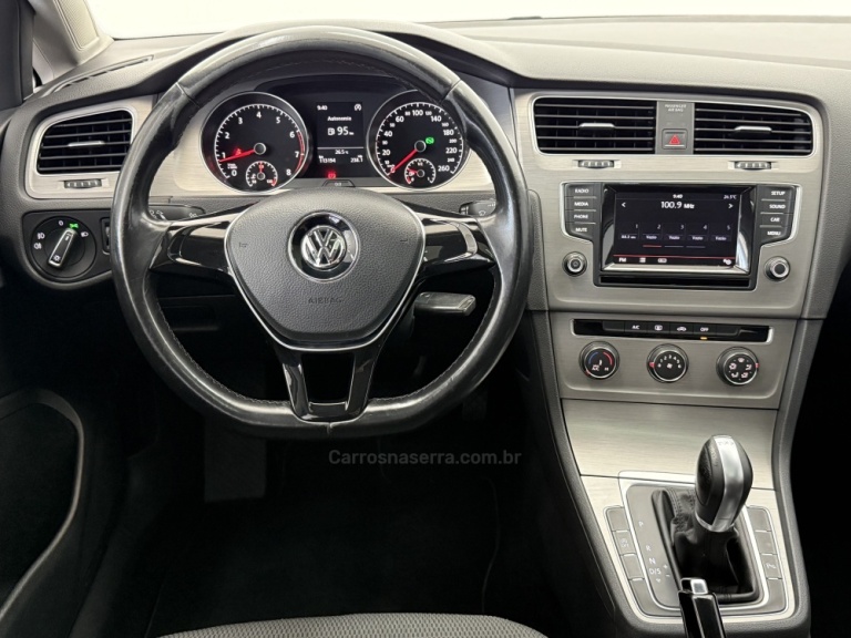 VOLKSWAGEN - GOLF - 2015/2015 - Prata - R$ 77.900,00