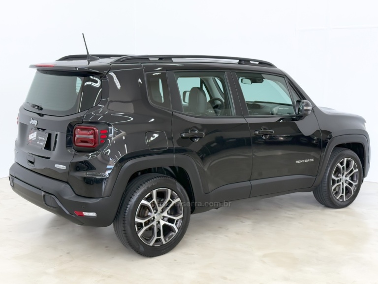 JEEP - RENEGADE - 2022/2023 - Preta - R$ 117.900,00