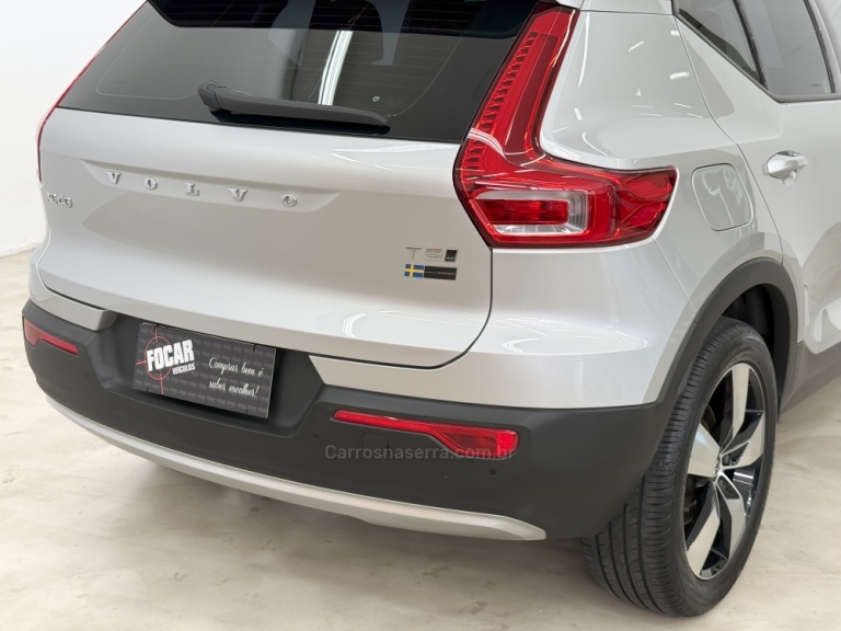 VOLVO - XC 40 - 2018/2019 - Prata - R$ 153.900,00