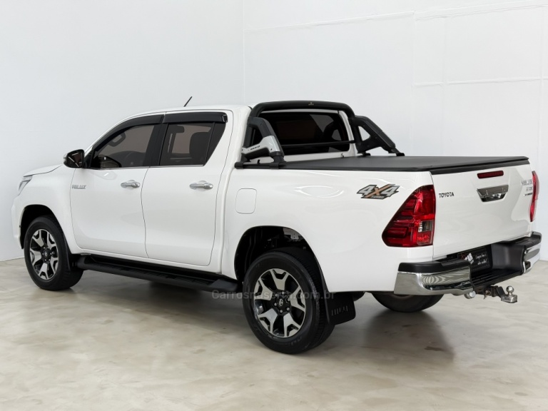 TOYOTA - HILUX - 2018/2019 - Branca - R$ 209.900,00