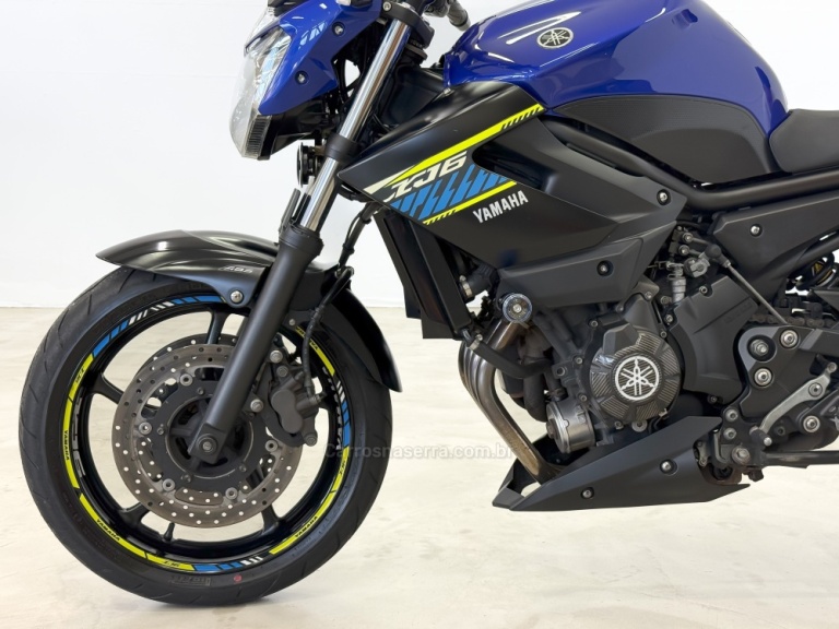 YAMAHA - XJ6 N - 2018/2019 - Azul - R$ 49.900,00